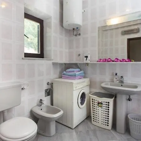 Three Bedroom With Balcony Apartman *